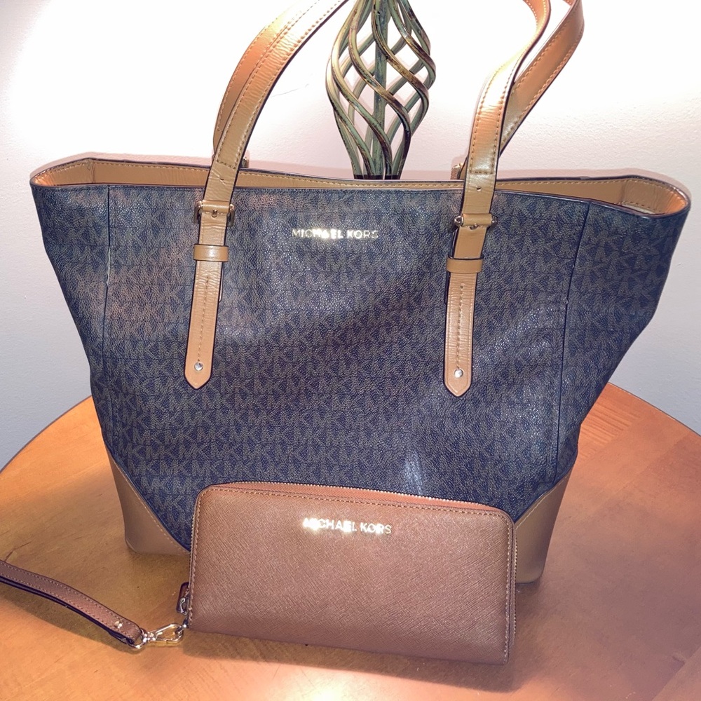 Michael Kors (Set) Aria Large Signature Logo Jacquard Tote Bag  & Wallet